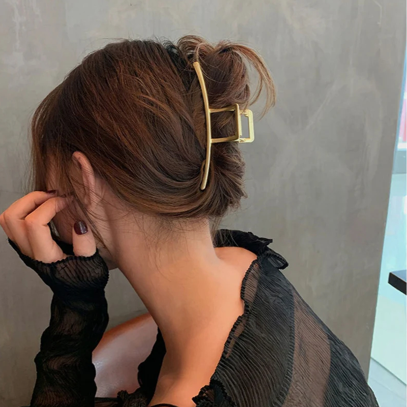 女性のエレガントなゴールドメタル幾何学的なヘアクリップファッ - Hair Spa Wellness のレビューと価格